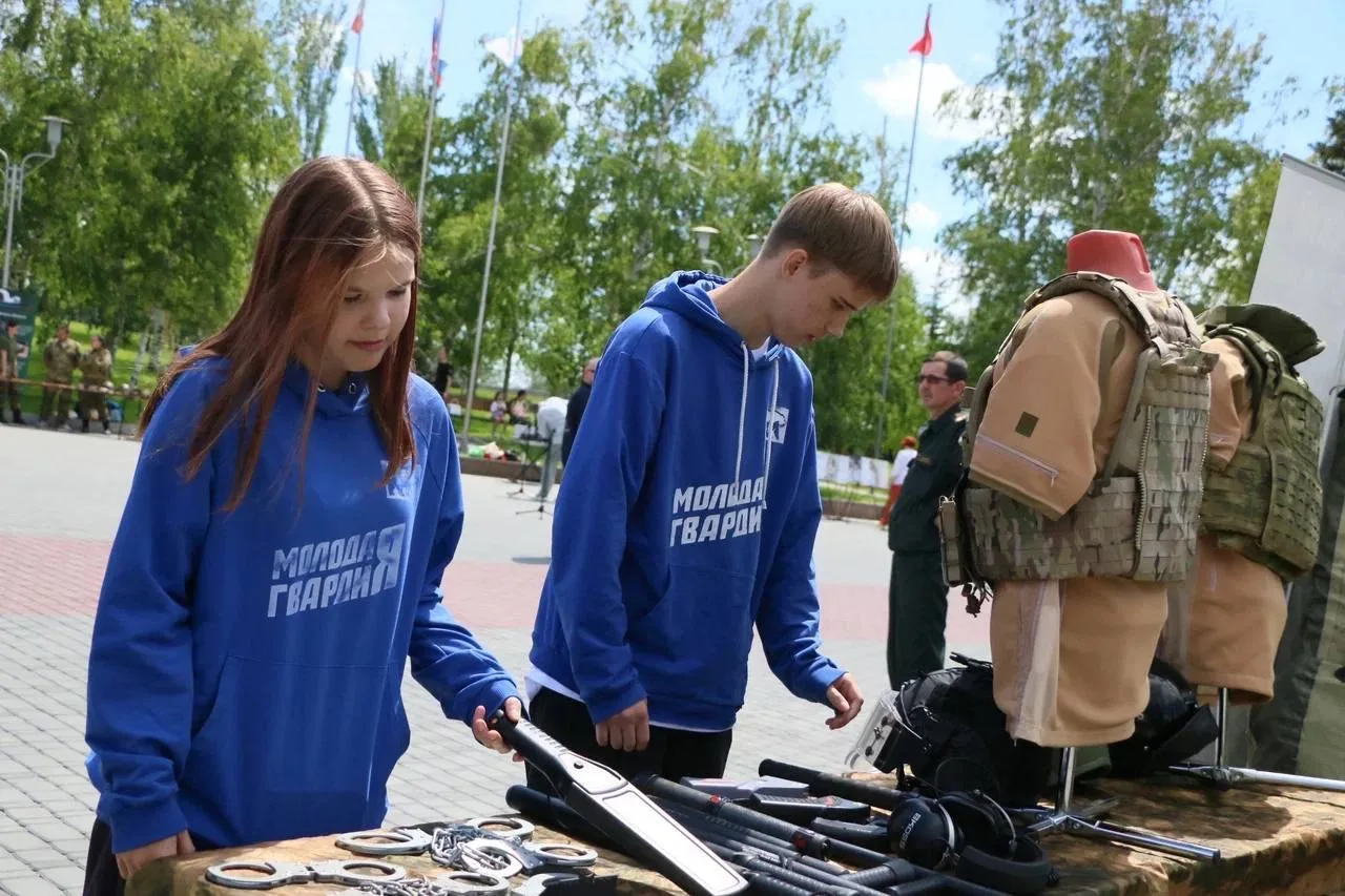 Молодогвардейцы представили тематические площадки на фестивале «Народов много — Россия одна»