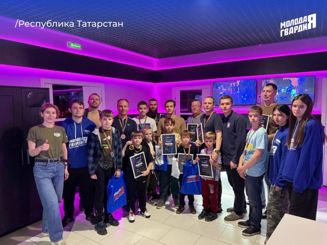 В День отца молодогвардейцы по всей стране поздравляют пап 
