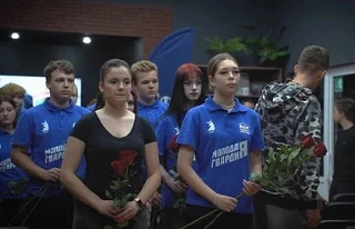 В День рождения Михаила Толстых, легендарного комбата с позывным «Гиви», молодогвардейцы ДНР организовали выставку, посвящённую его памяти