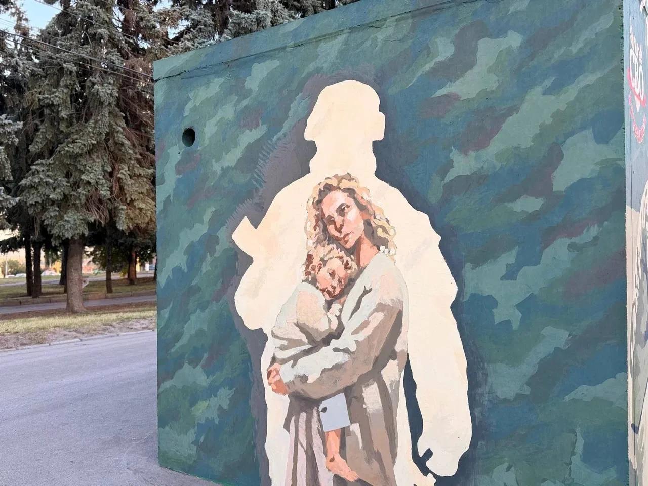 В Курске молодогвардейцы расписали модульные укрытия